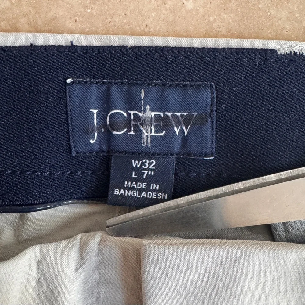 J Crew 7 Inch Tech Short Light Beige Mens Size 32
